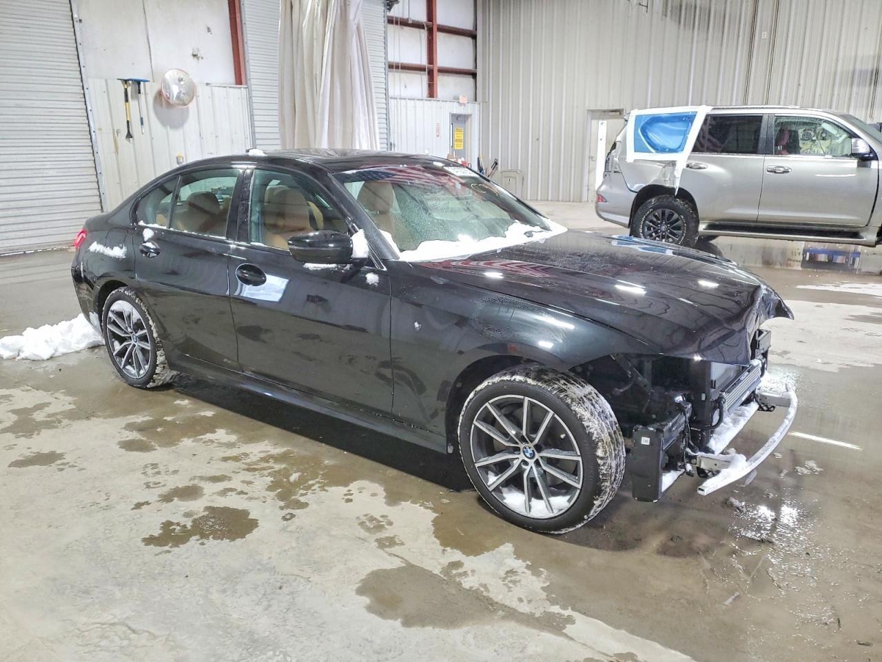 2022 BMW 330Xi - zdjęcie 4