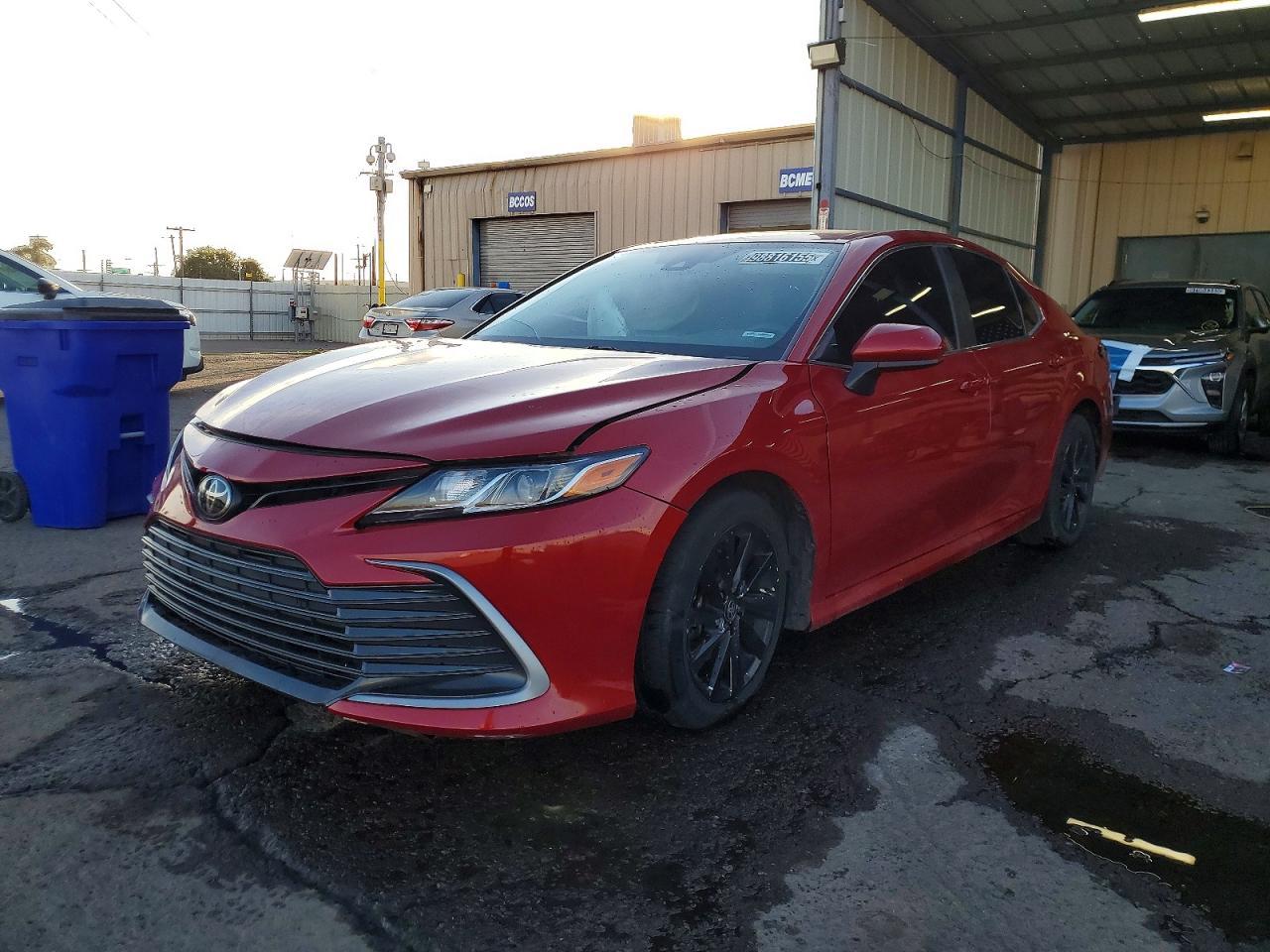 2023 Toyota Camry Le - zdjęcie główne