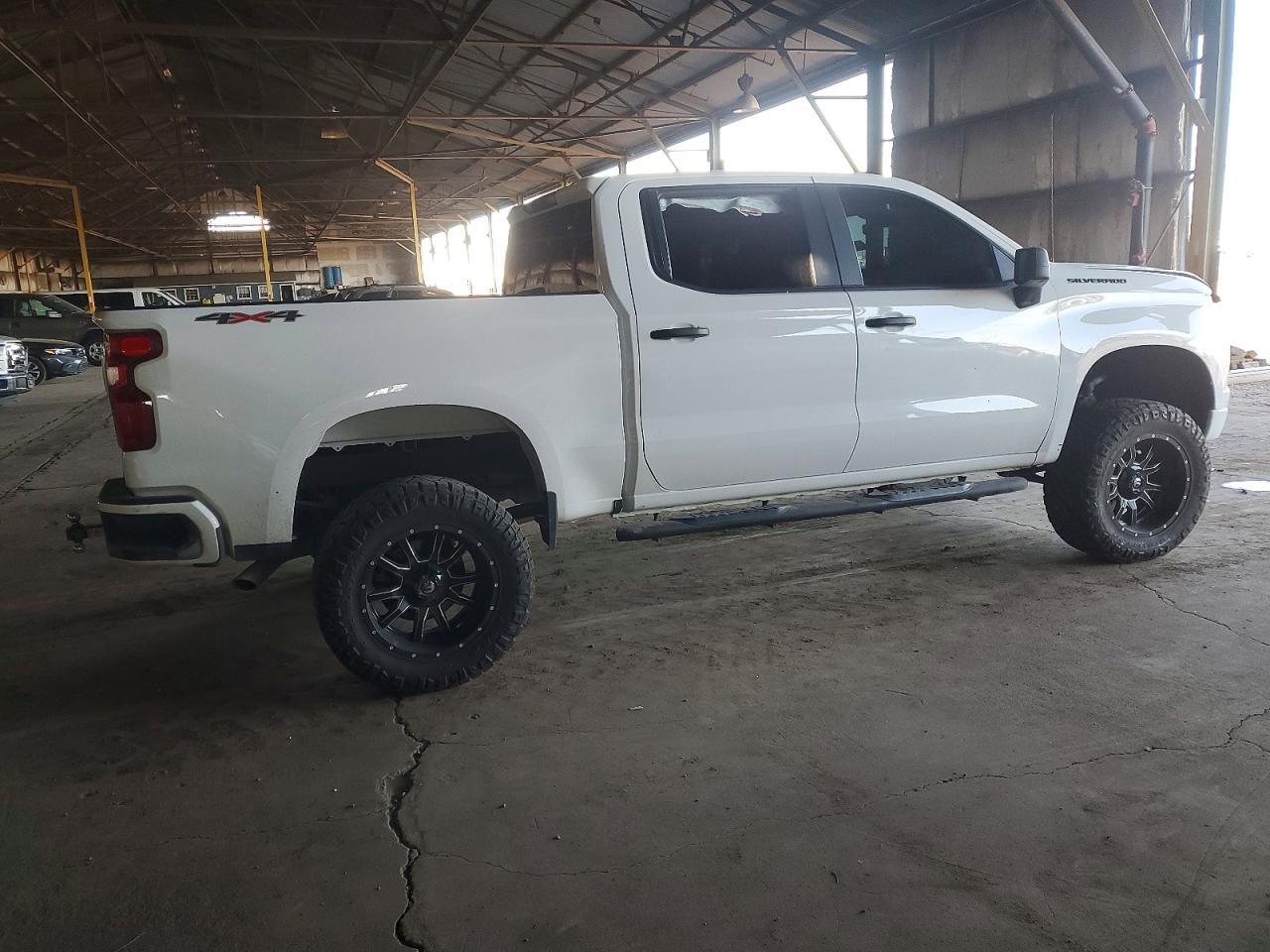 2022 Chevrolet Silverado K1500 Custom - zdjęcie 3