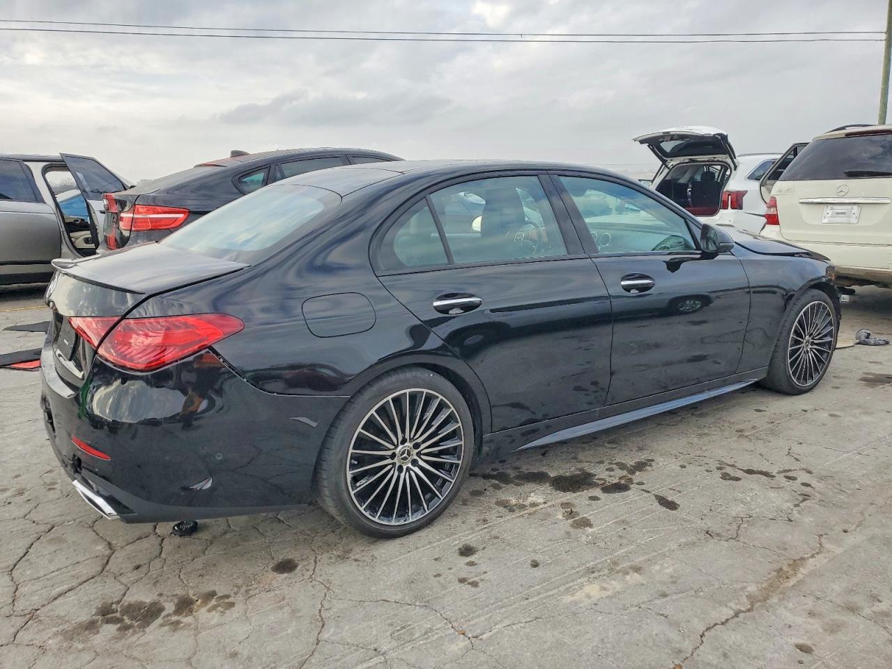 2024 Mercedes-Benz C 300 - zdjęcie 3