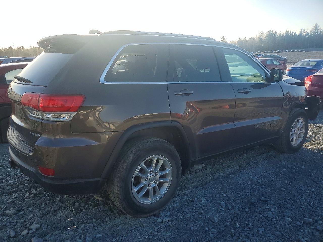 2019 Jeep Grand Cherokee Laredo - zdjęcie 3