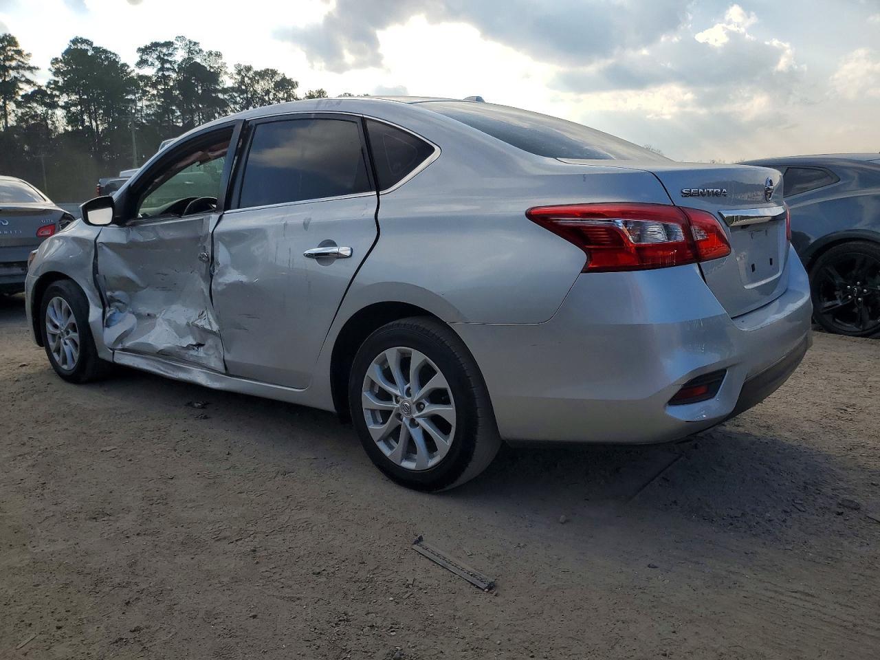 2019 Nissan Sentra S - zdjęcie 2