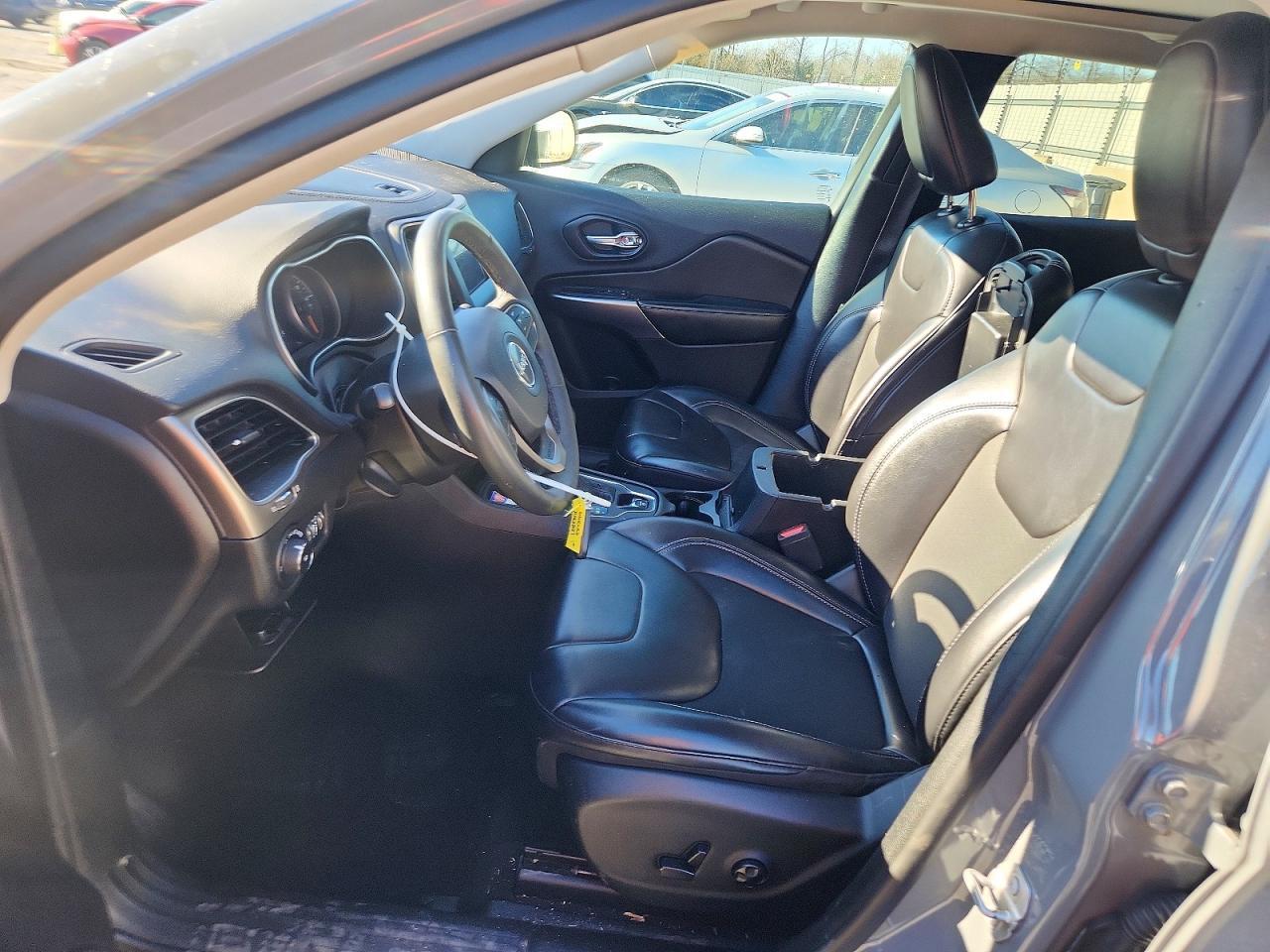 2020 Jeep Cherokee Latitude Plus - zdjęcie 7