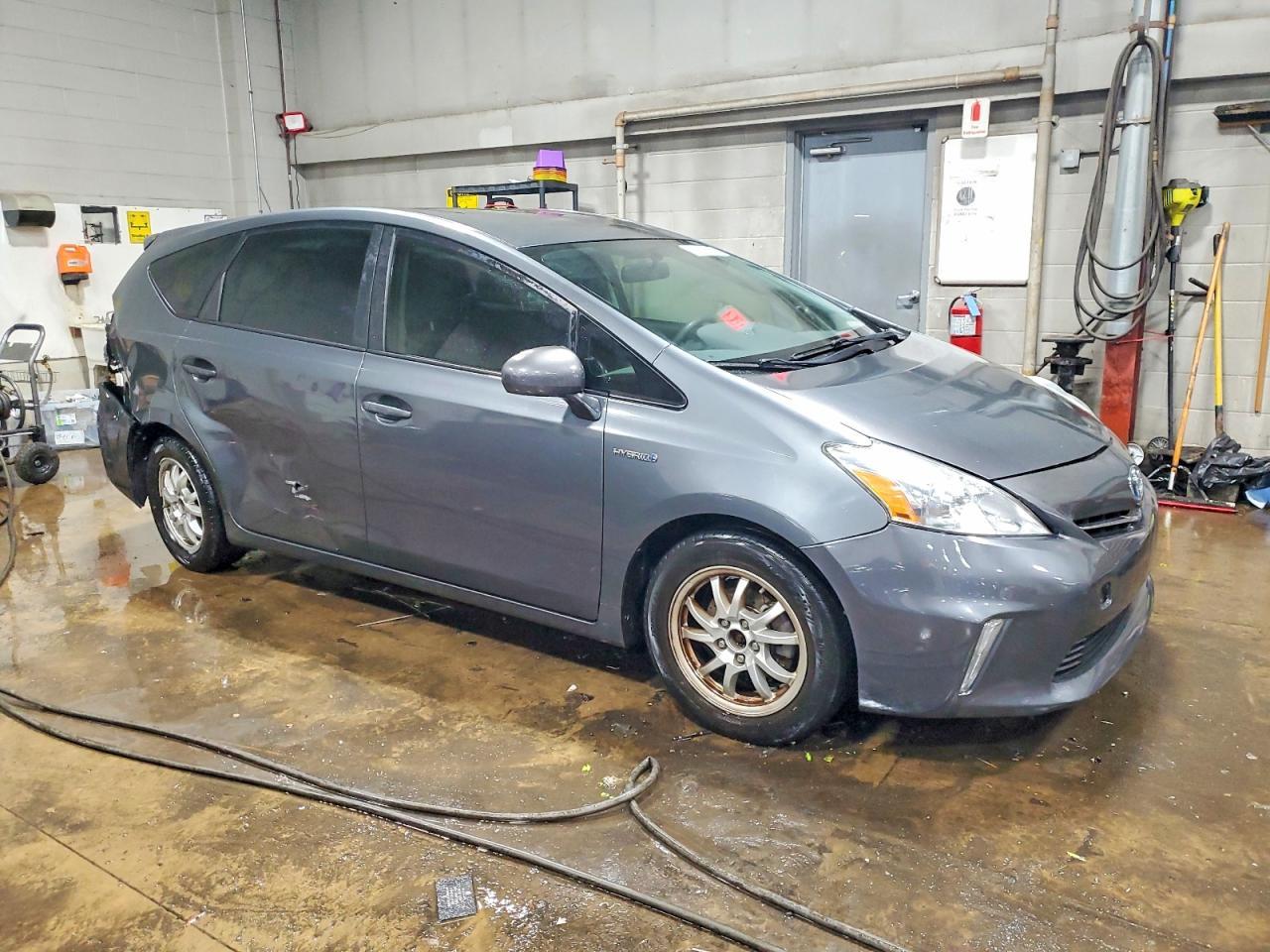 2013 Toyota Prius V - zdjęcie 4