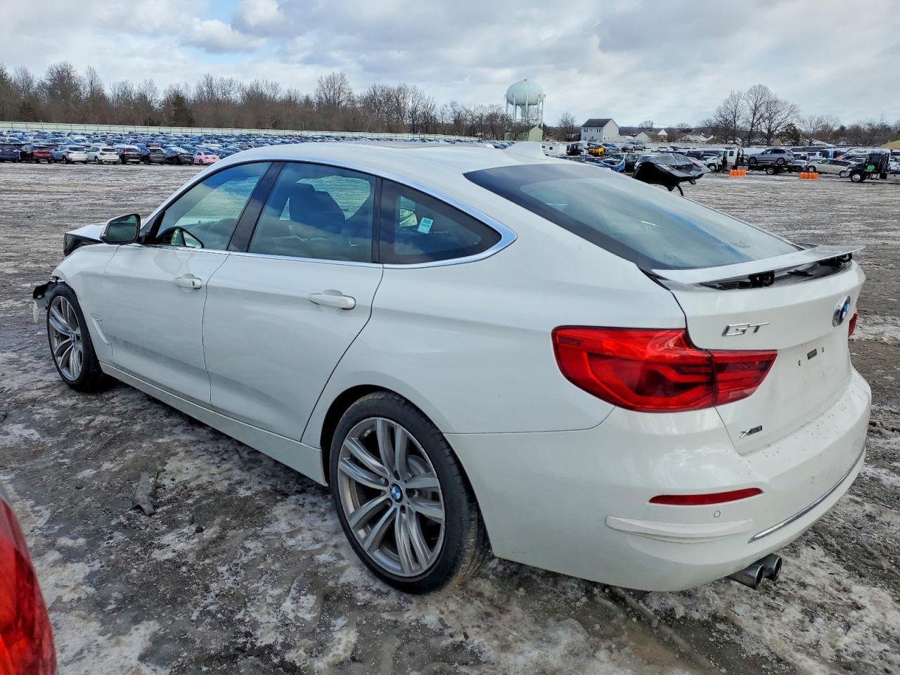 2018 BMW 330 Xigt - zdjęcie 2