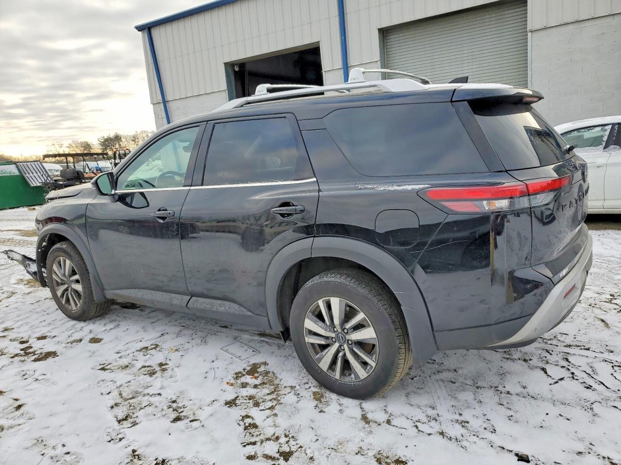 2024 Nissan Pathfinder Sl - zdjęcie 2