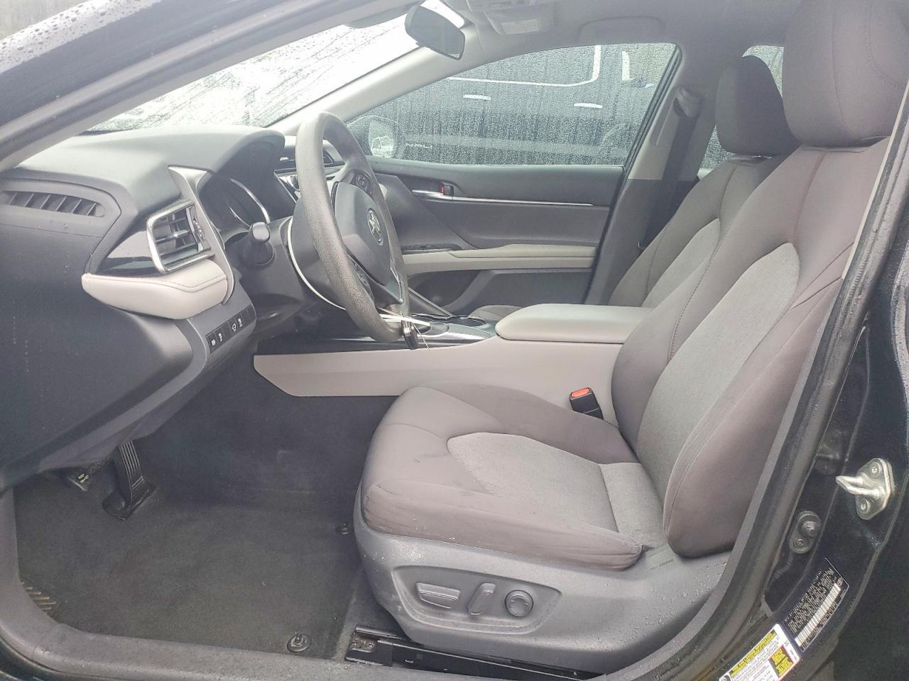 2020 Toyota Camry Le - zdjęcie 7