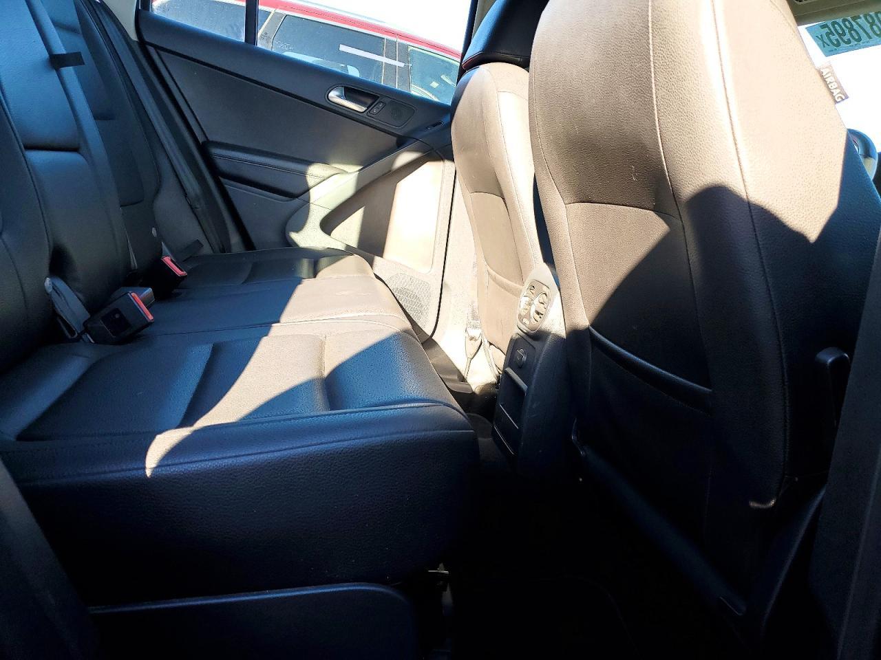 2016 Volkswagen Tiguan S - zdjęcie 11