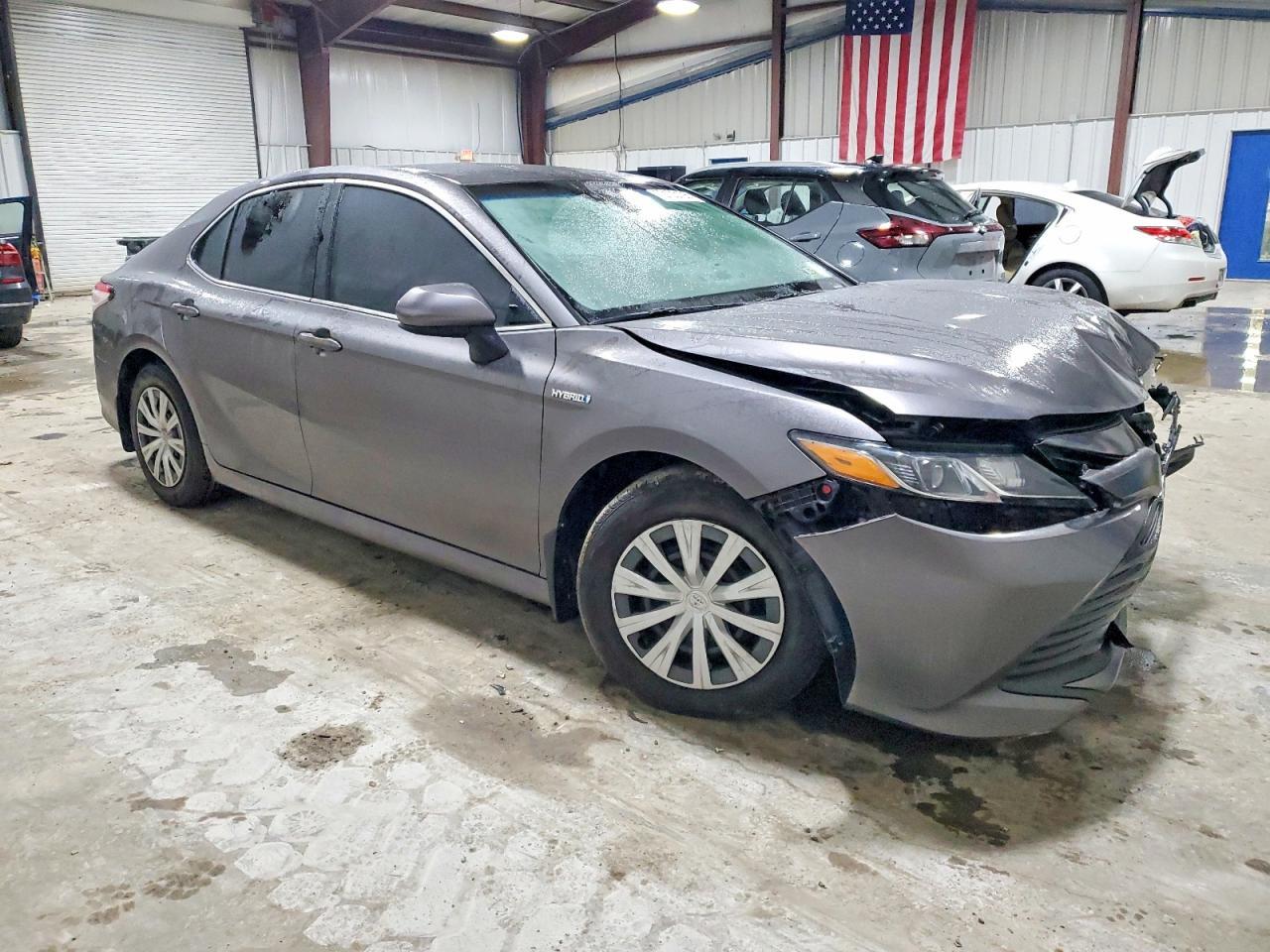 2018 Toyota Camry Le - zdjęcie 4