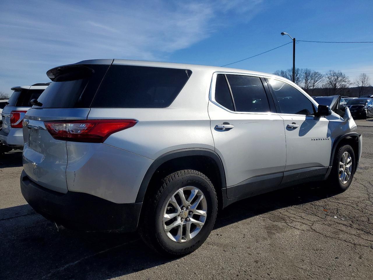 2020 Chevrolet Traverse Ls - zdjęcie 3