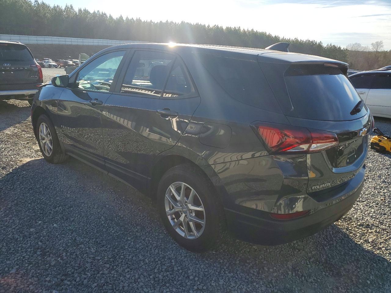 2022 Chevrolet Equinox Ls - zdjęcie 2