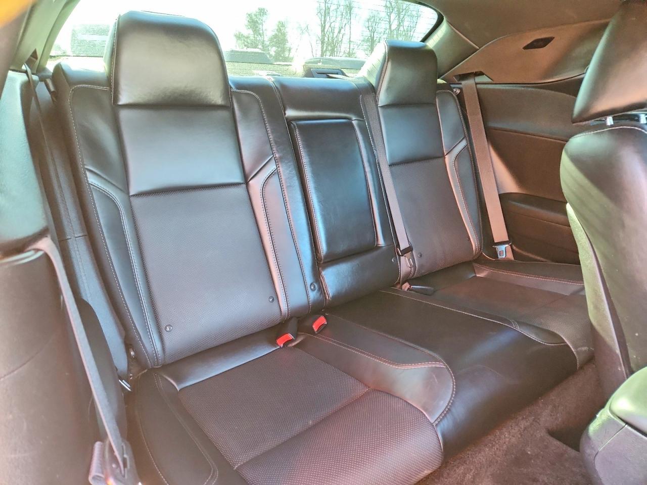 2016 Dodge Challenger R/T - zdjęcie 10