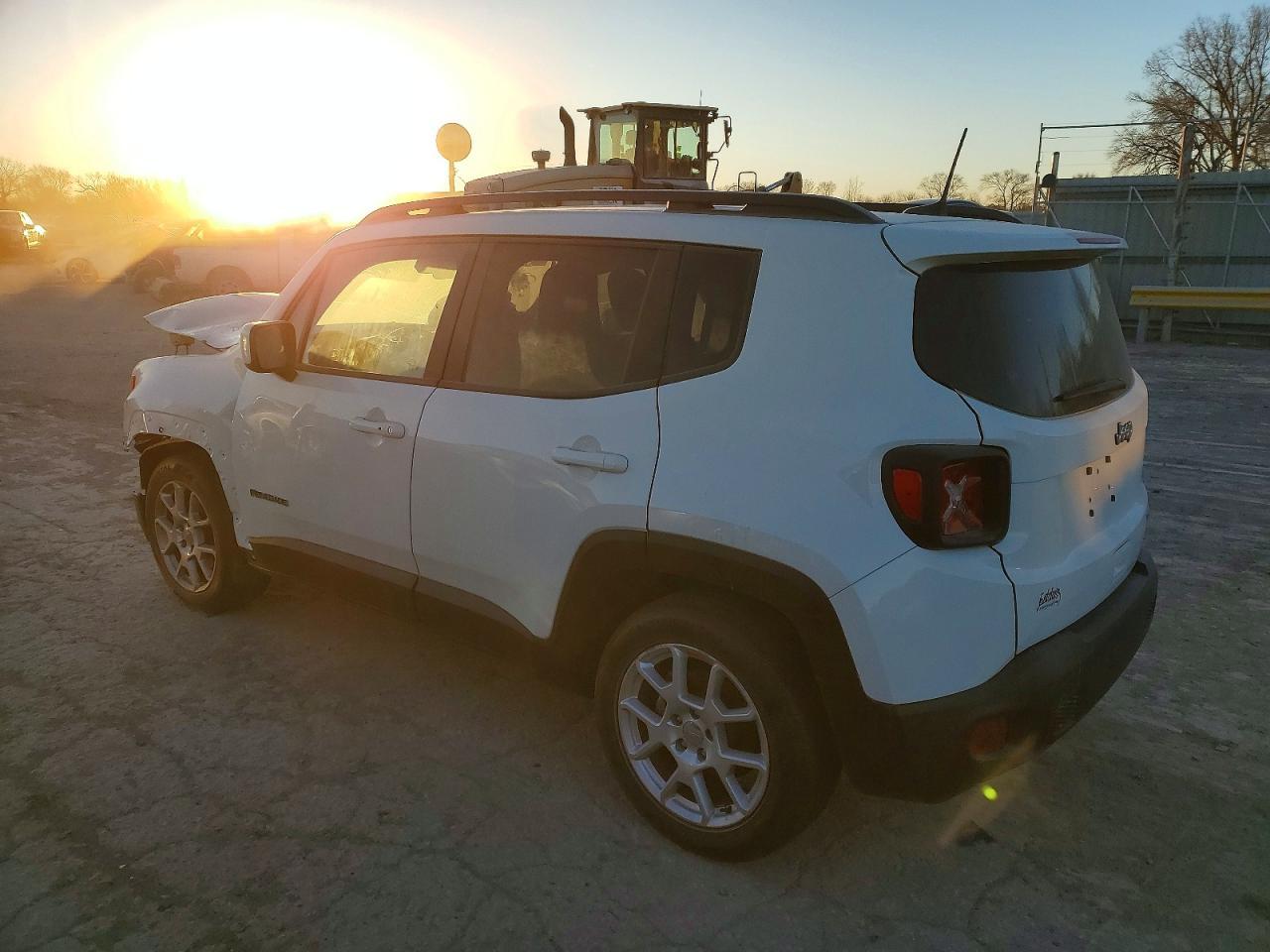 2021 Jeep Renegade Latitude - zdjęcie 2