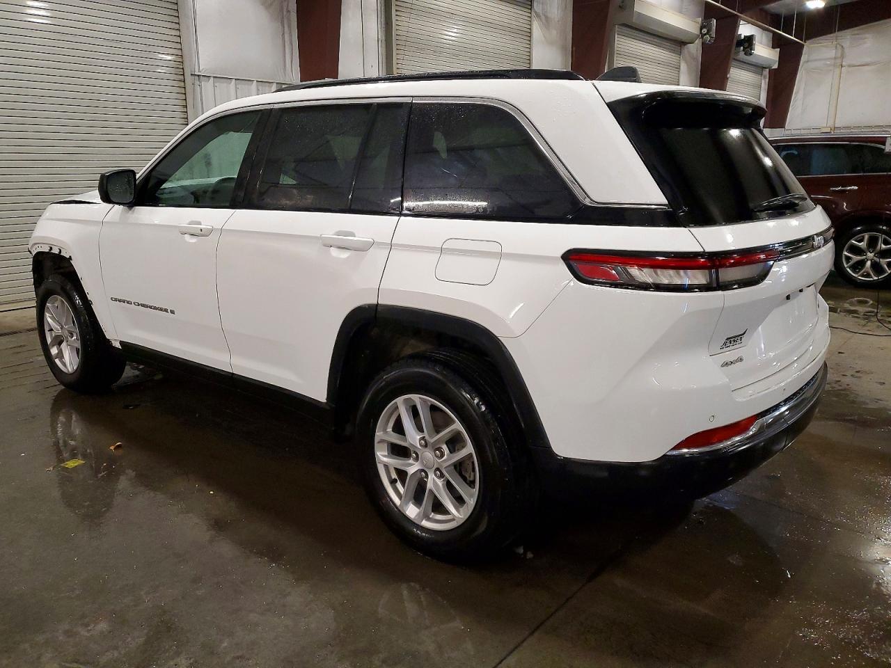 2025 Jeep Grand Cherokee Laredo - zdjęcie 2