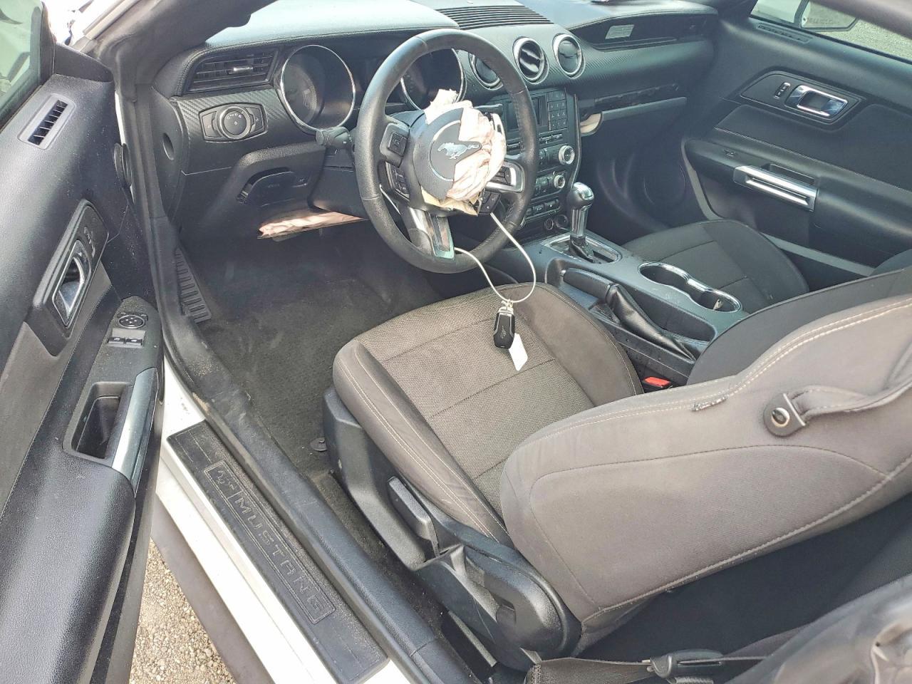 2017 Ford Mustang - zdjęcie 8