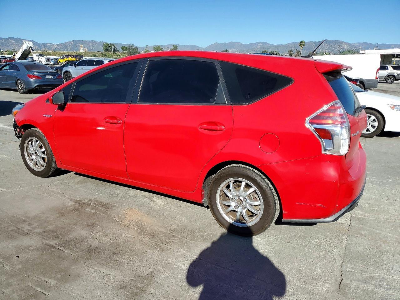2016 Toyota Prius V - zdjęcie 2