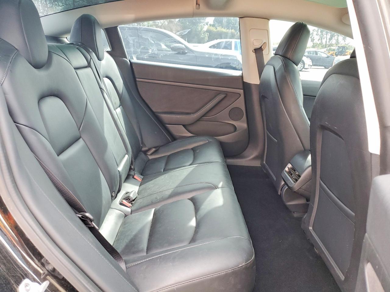 2022 Tesla Model 3 - zdjęcie 10