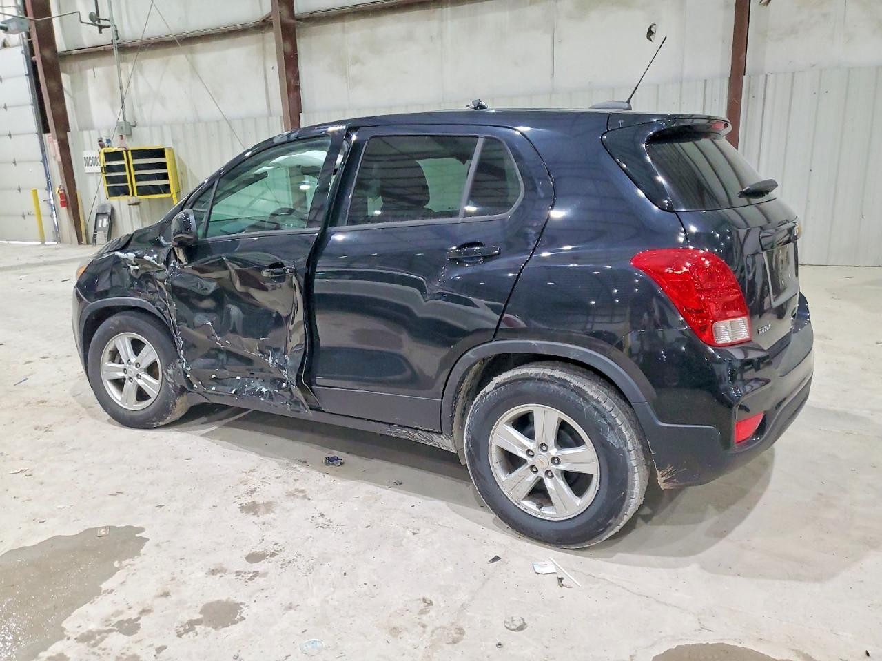 2021 Chevrolet Trax Ls - zdjęcie 2