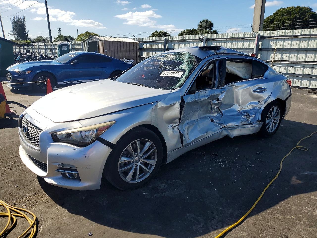 2017 Infiniti Q50 Premium - zdjęcie główne