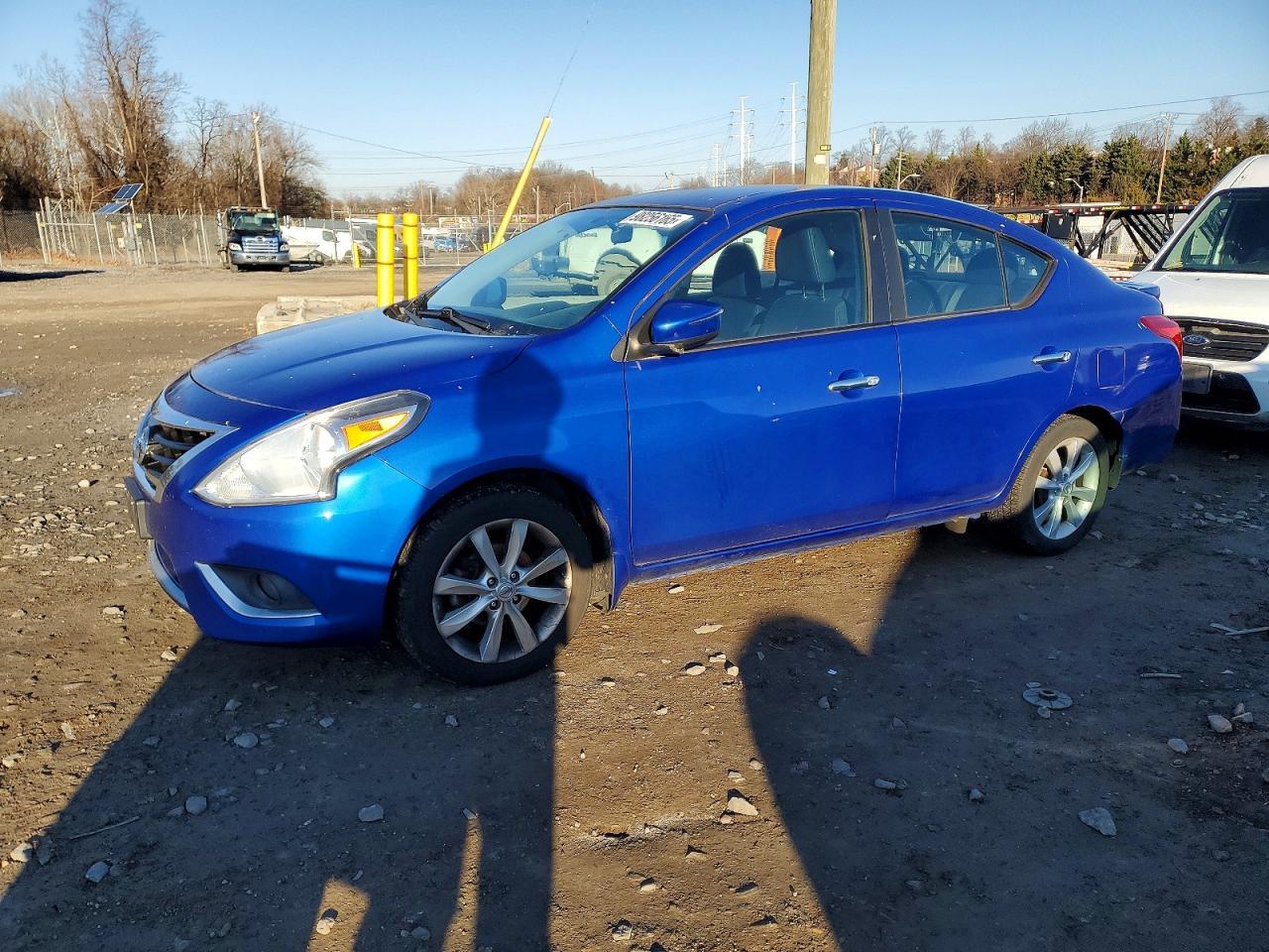 2015 Nissan Versa S - zdjęcie główne