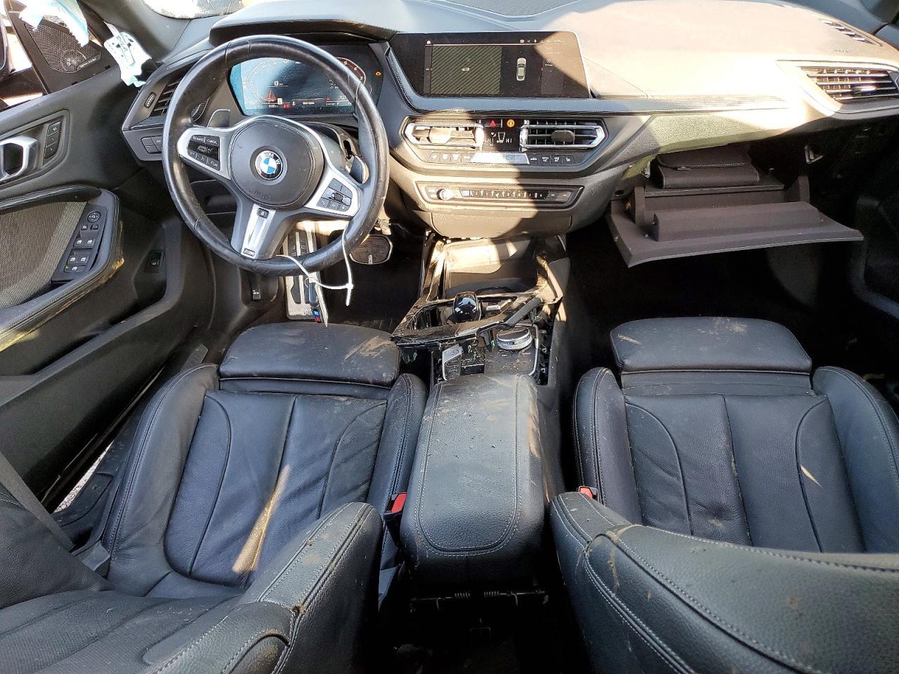 2022 BMW M235Xi - zdjęcie 8