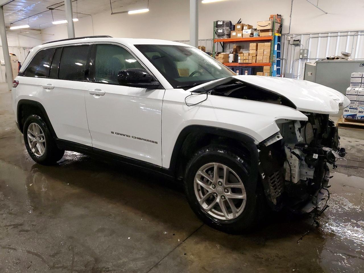 2025 Jeep Grand Cherokee Laredo - zdjęcie 4
