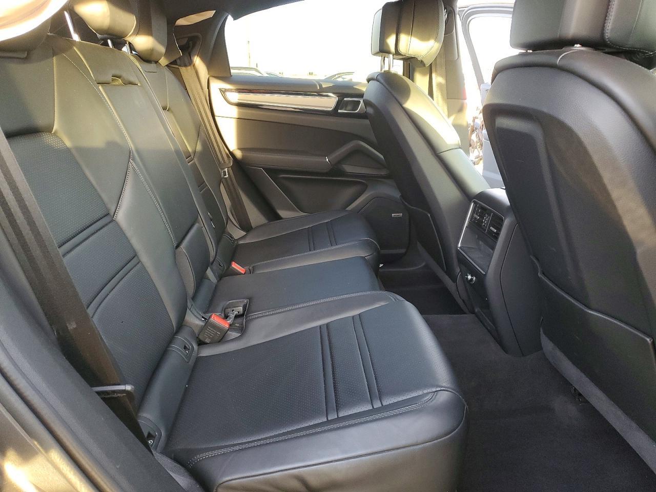 2021 Porsche Cayenne Coupe - zdjęcie 10