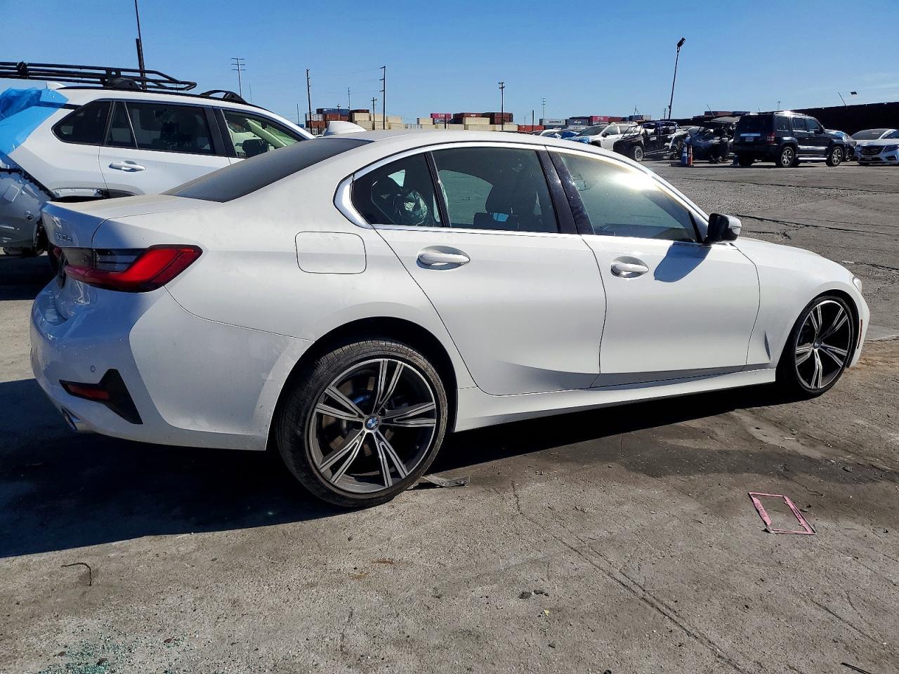 2021 BMW 330Xe - zdjęcie 3