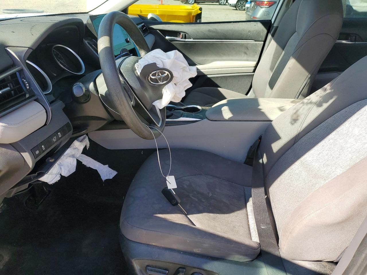 2023 Toyota Camry Le - zdjęcie 7