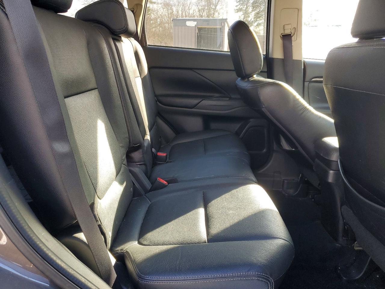 2017 Mitsubishi Outlander Gt - zdjęcie 11