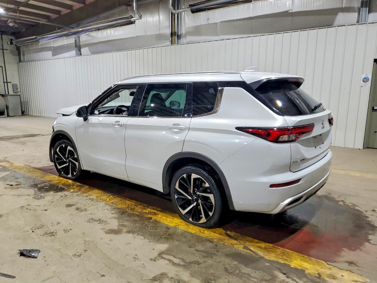 2023 Mitsubishi Outlander Sel - zdjęcie 2