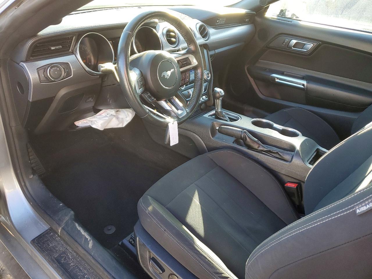 2020 Ford Mustang - zdjęcie 8