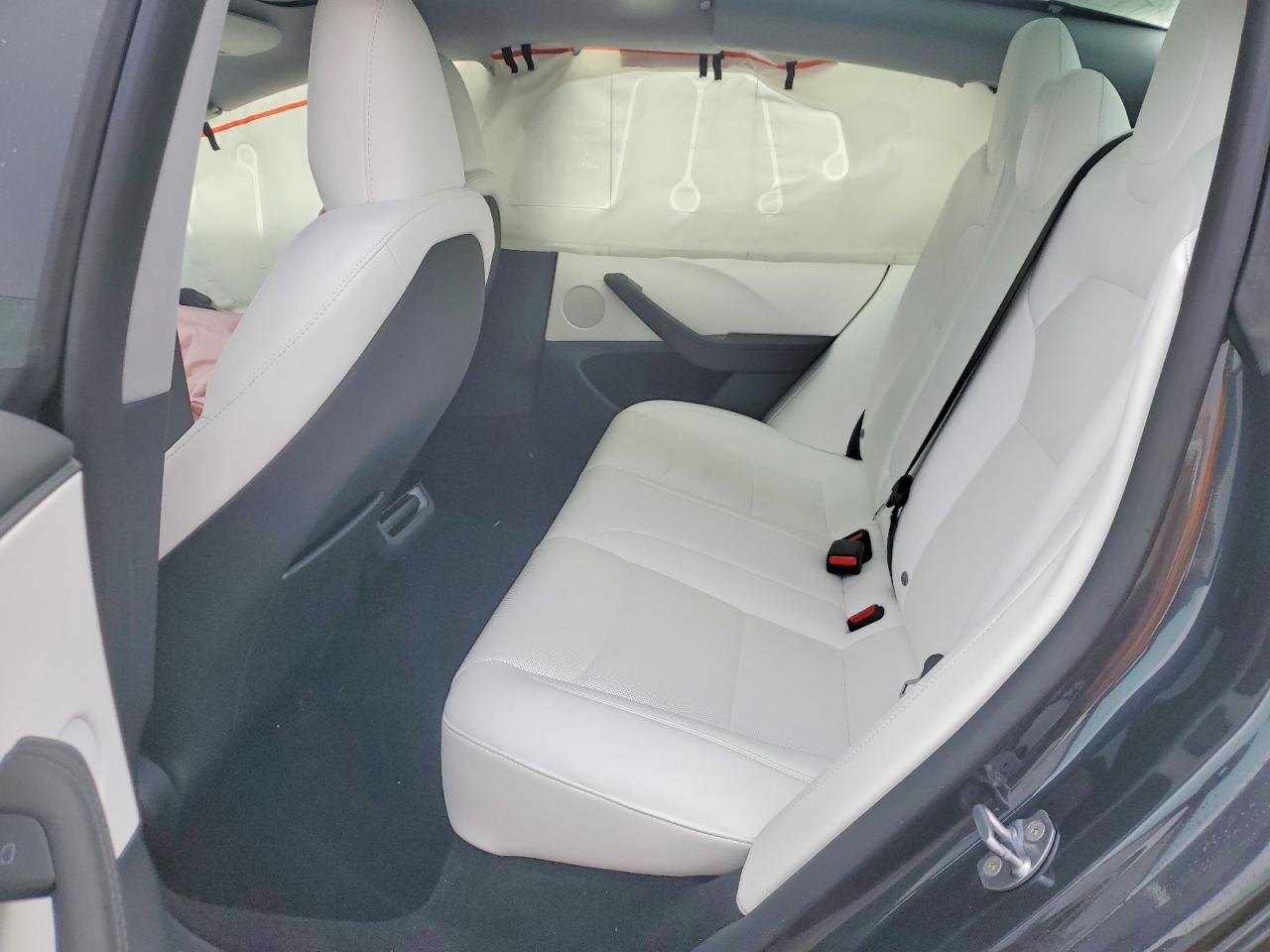 2026 Tesla Model 3 - zdjęcie 10