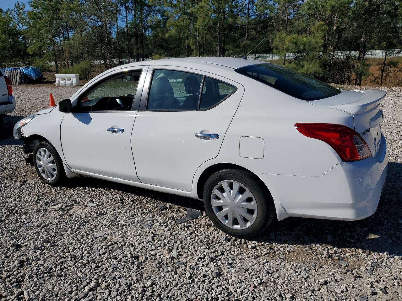 2019 Nissan Versa S - zdjęcie 2