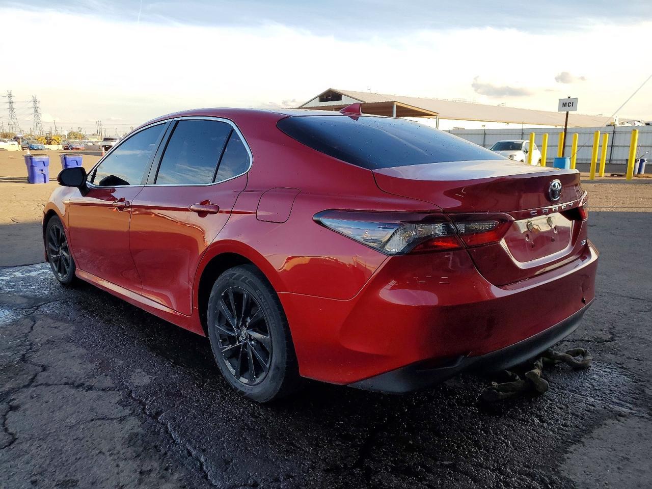 2023 Toyota Camry Le - zdjęcie 2