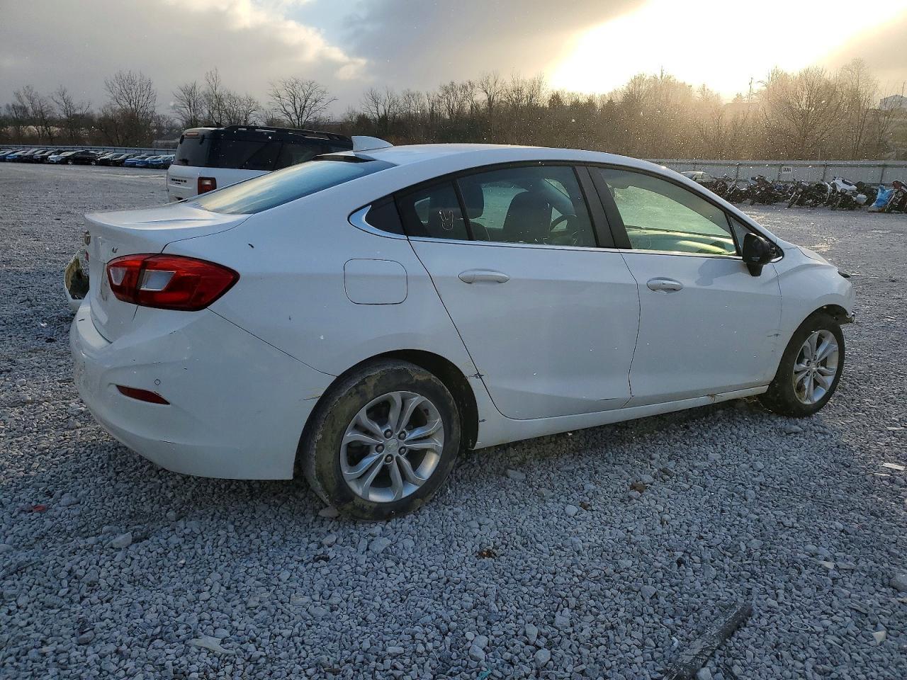 2019 Chevrolet Cruze Lt - zdjęcie 3
