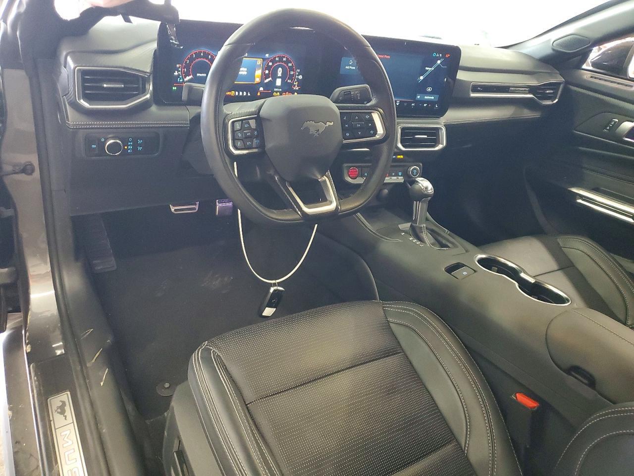 2025 Ford Mustang - zdjęcie 8