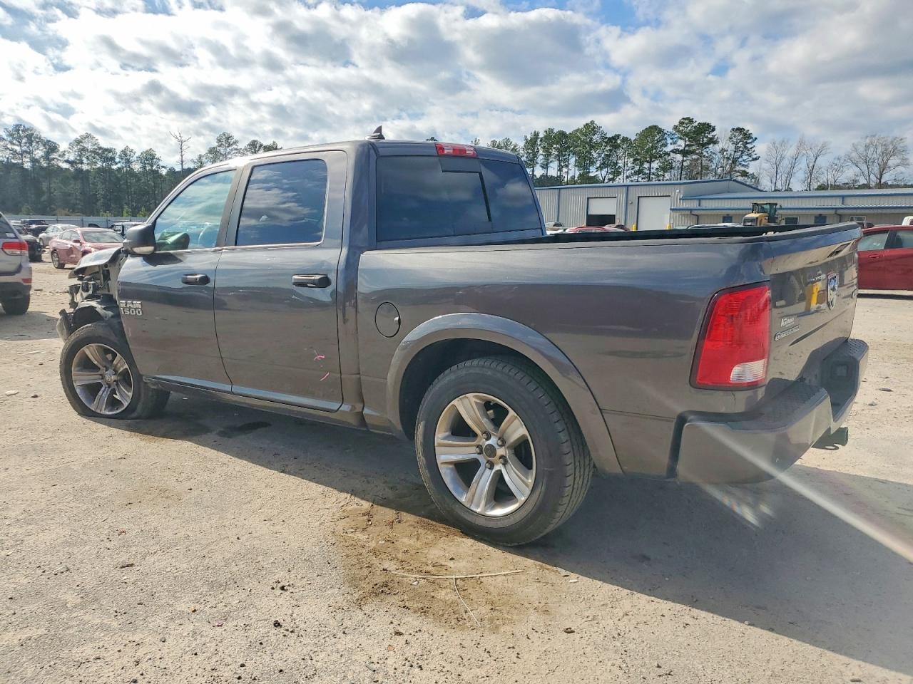 2015 Ram 1500 Slt - zdjęcie 2