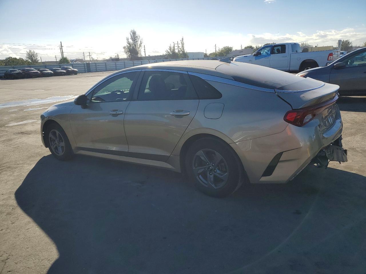 2021 Kia K5 Lxs - zdjęcie 3