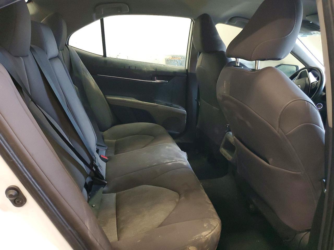 2024 Toyota Camry Le - zdjęcie 10
