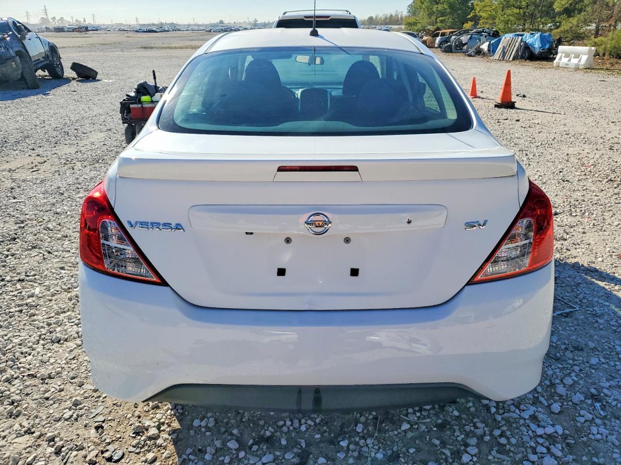 2019 Nissan Versa S - zdjęcie 6