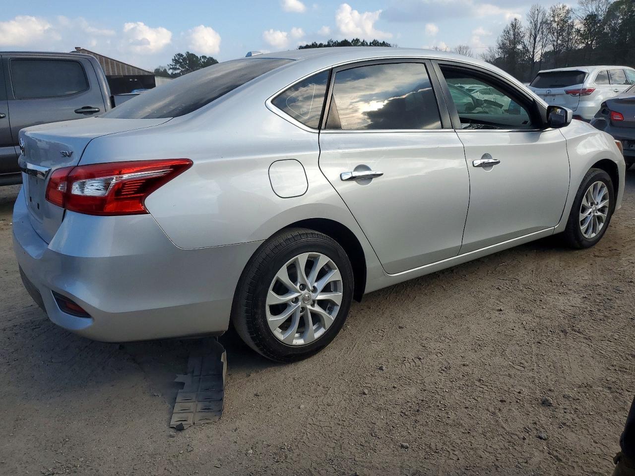 2019 Nissan Sentra S - zdjęcie 3