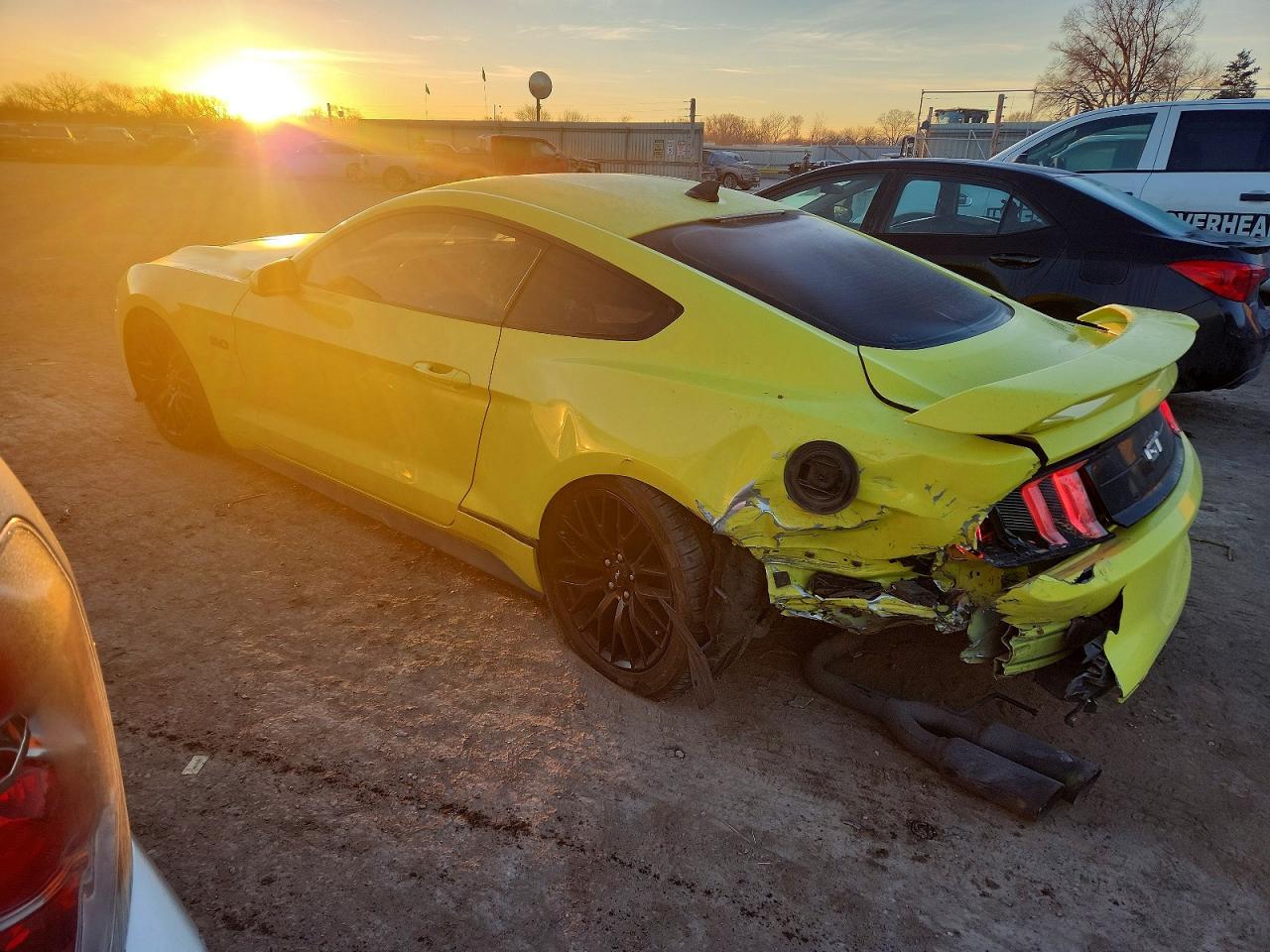 2021 Ford Mustang Gt - zdjęcie 2