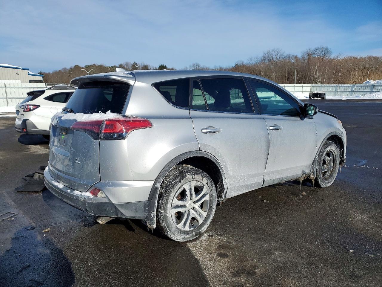 2018 Toyota Rav4 Le - zdjęcie 3