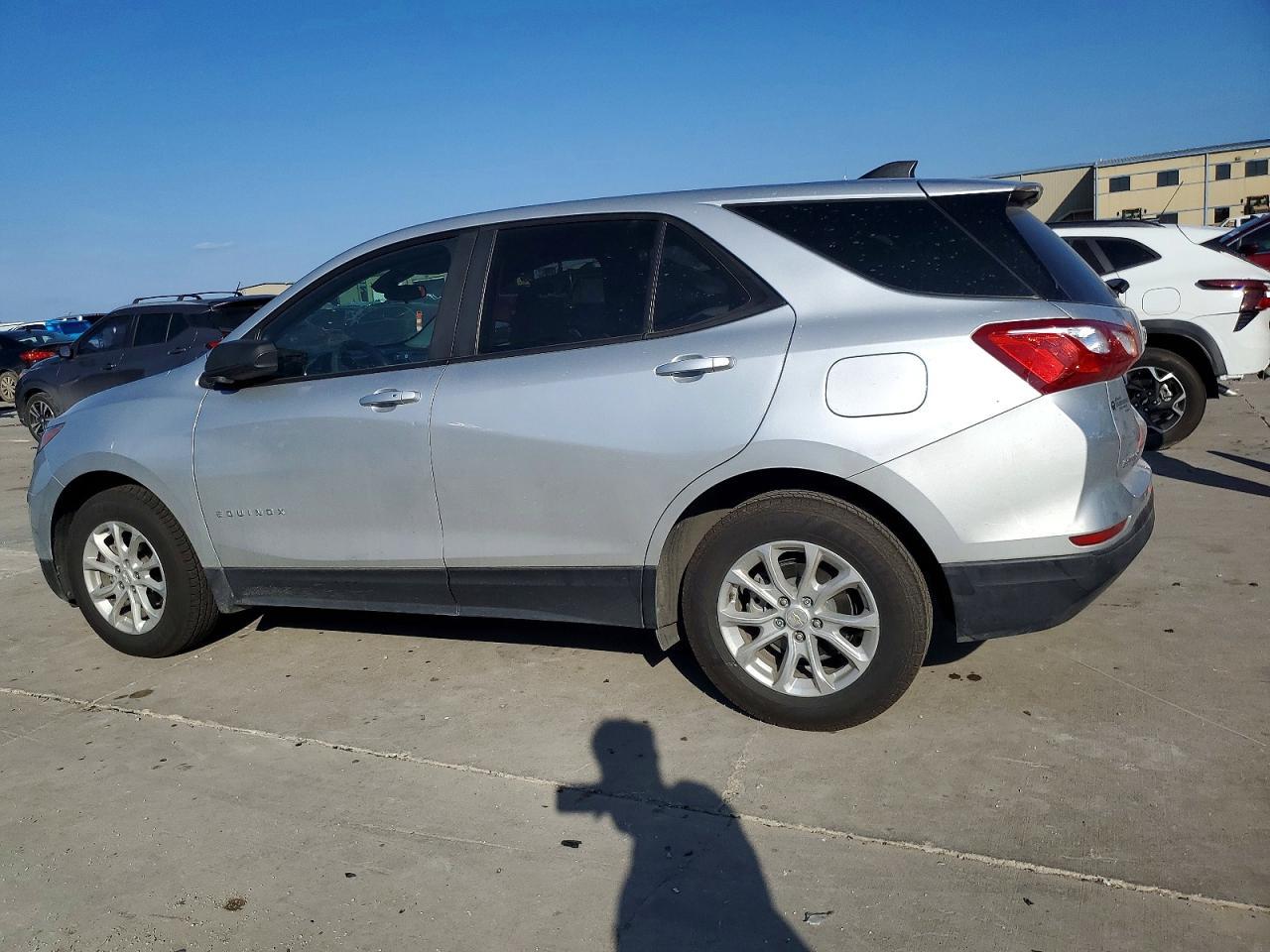 2021 Chevrolet Equinox Ls - zdjęcie 2