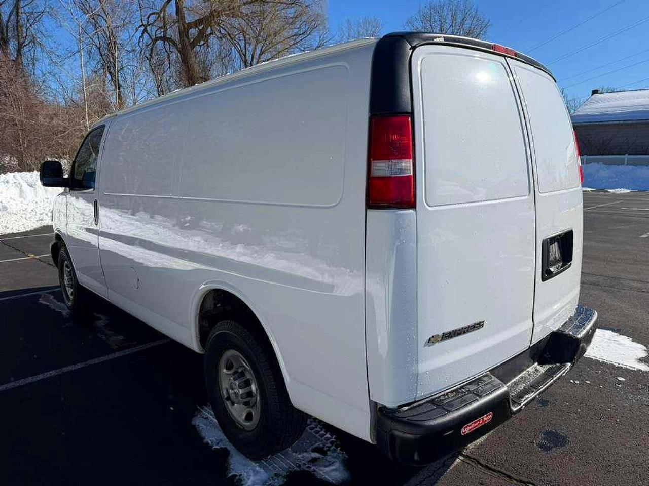 2021 Chevrolet Express G2500 - zdjęcie 2