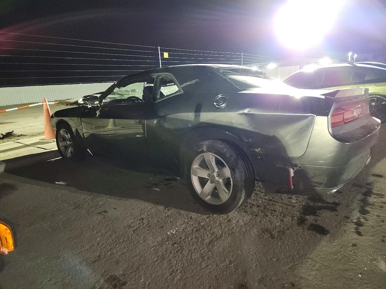 2013 Dodge Challenger - zdjęcie 2