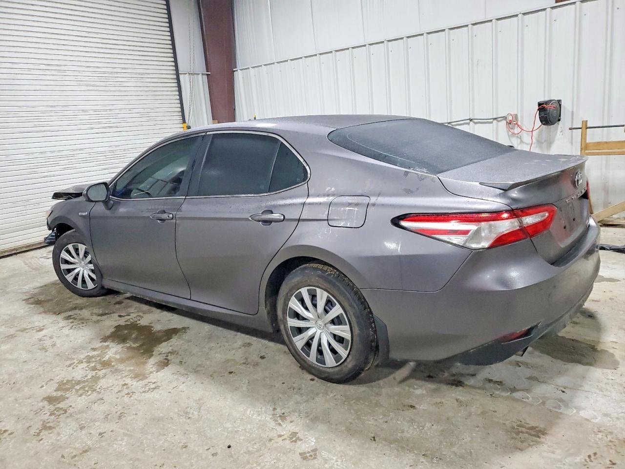2018 Toyota Camry Le - zdjęcie 2