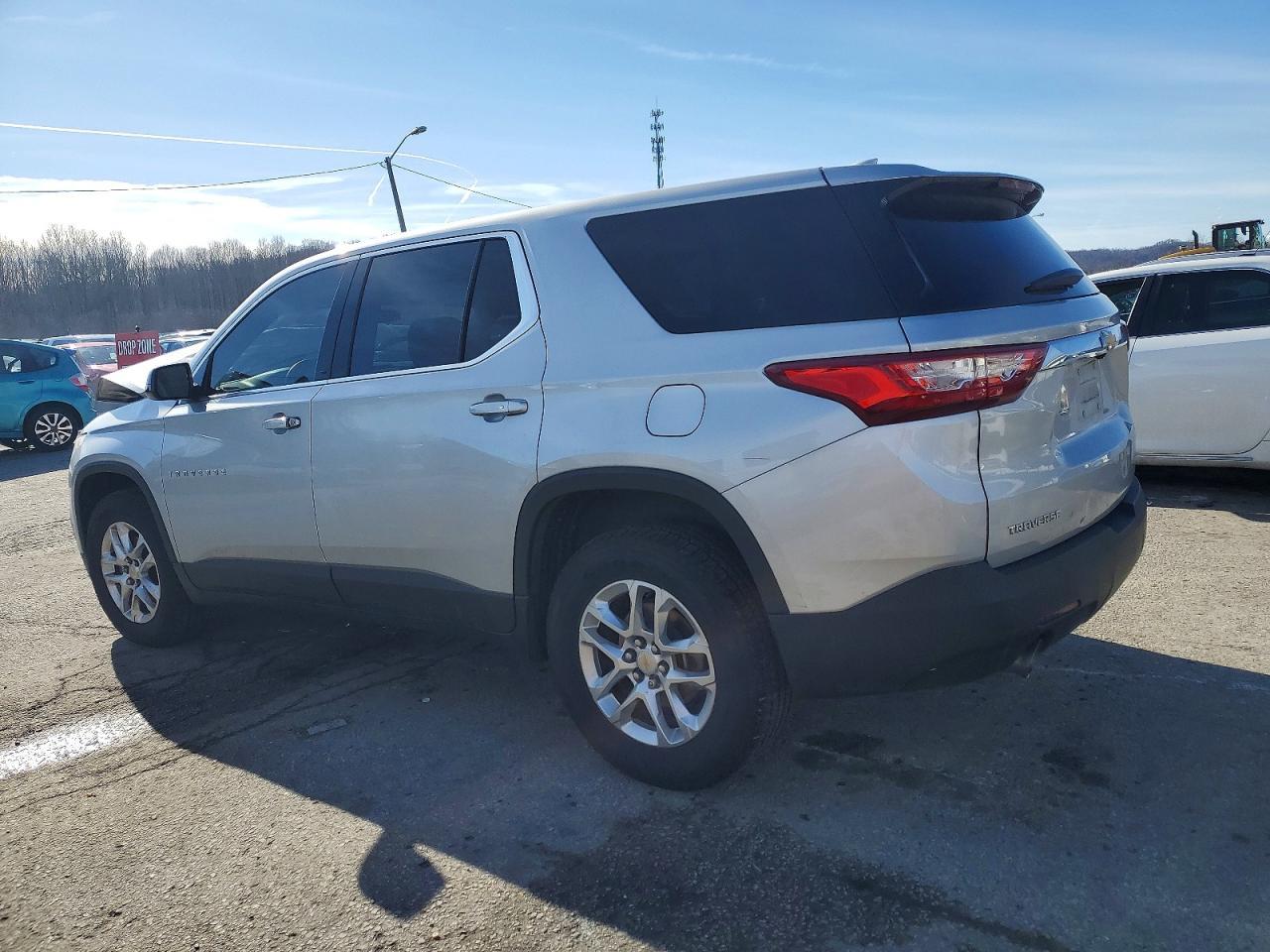 2020 Chevrolet Traverse Ls - zdjęcie 2