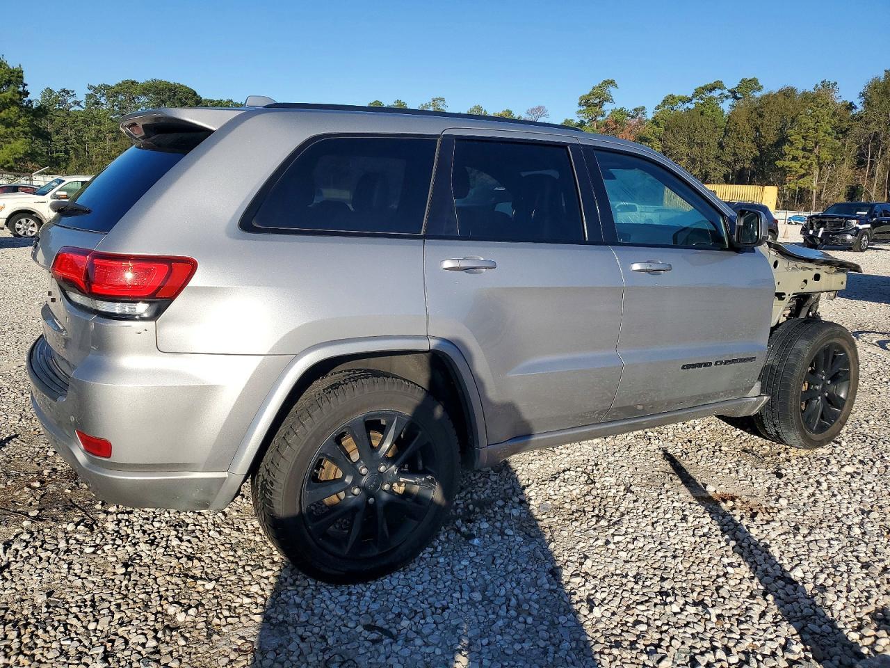 2021 Jeep Grand Cherokee Laredo - zdjęcie 3